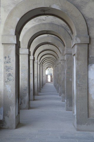 065-G-Florence-Walkway